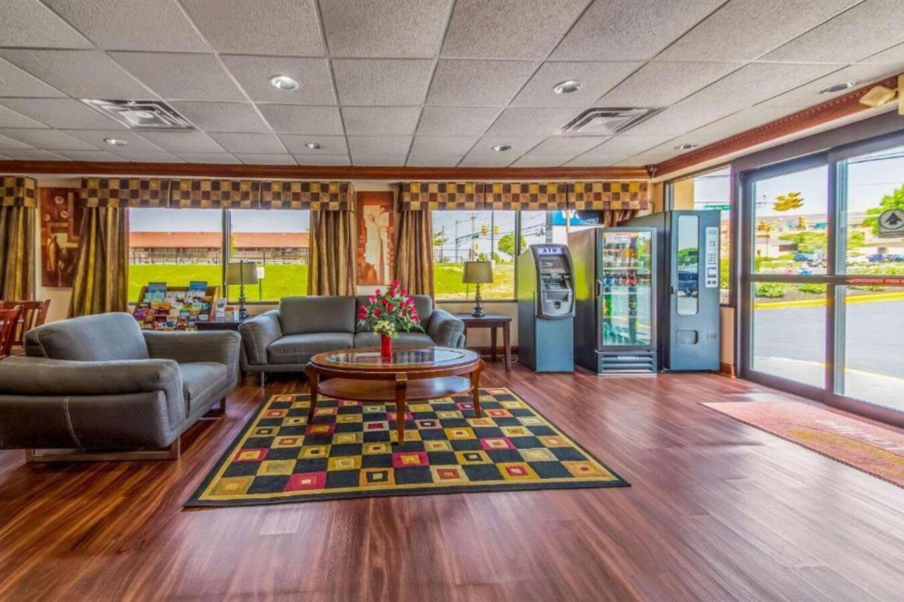 Econo Lodge Маунт-Лорел Экстерьер фото