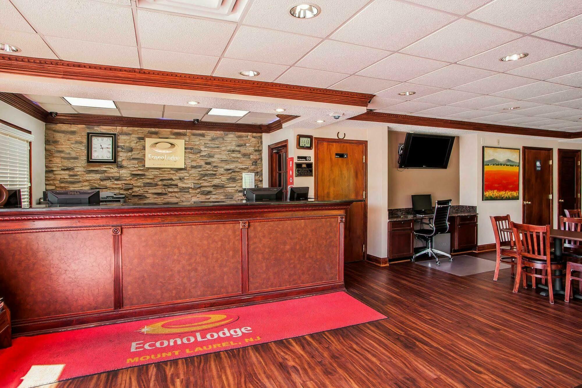 Econo Lodge Маунт-Лорел Экстерьер фото